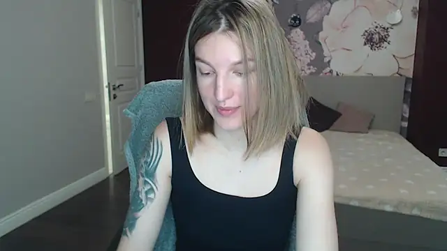 EmilyWalkeri online show from January 29, 2025, 7:57 am