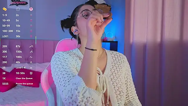 Snapshot of LoaLuxury chatting on October 7, 2025, 5:54 pm LoaLuxury online show from October 7, 2025, 5:54 pm