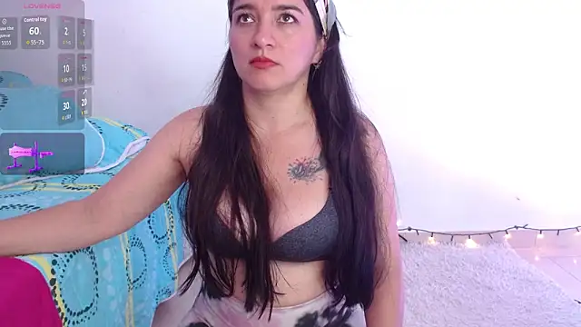 Emelyross  online show from May 11, 2026, 1:17 pm