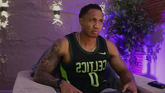 Logan Varela online show from December 3, 2025, 12:47 pm