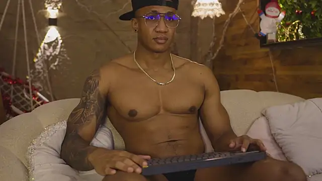 Logan Varela online show from December 15, 2025, 1:04 pm