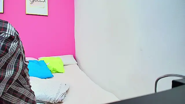 yourcuteneighbourr online show from January 10, 2025, 3:07 am