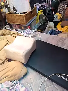 gurlnips online show from December 2, 2024, 1:58 am