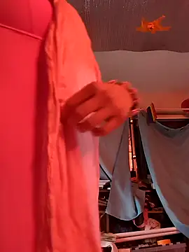 gurlnips online show from December 26, 2024, 10:05 am