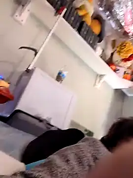 gurlnips online show from January 6, 2025, 7:52 am