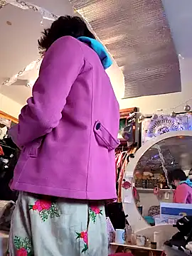 gurlnips online show from January 31, 2025, 10:52 pm
