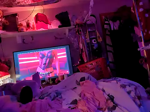 gurlnips online show from February 2, 2025, 2:06 am
