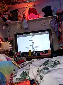 gurlnips online show from February 2, 2025, 8:30 pm