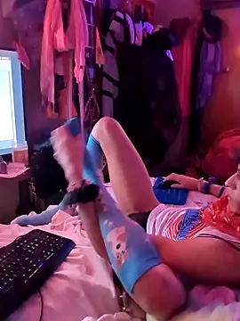 gurlnips online show from February 3, 2025, 11:20 am
