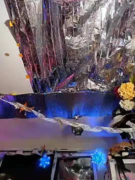 gurlnips online show from February 4, 2025, 7:40 am