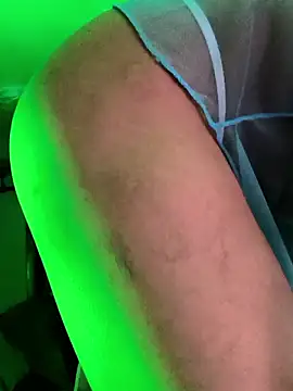 gurlnips online show from February 24, 2026, 9:02 pm