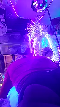 gurlnips online show from March 18, 2026, 9:07 pm