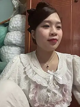 Snapshot of Bae1103 chatting on February 19, 2026, 4:25 pm Bae1103 online show from February 19, 2026, 4:25 pm