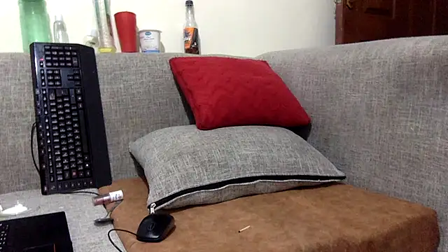 creamyjuices01 online show from March 25, 2026, 11:44 pm