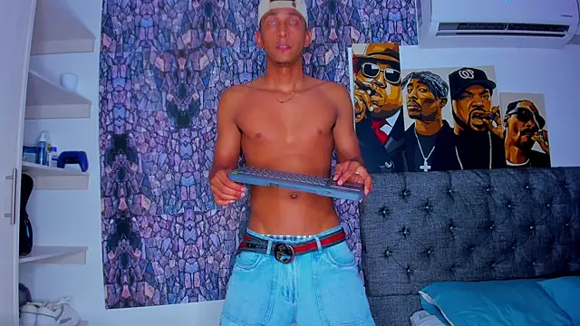 Snapshot of dominic_smith_ chatting on February 6, 2025, 1:05 am dominic smith online show from February 6, 2025, 1:05 am