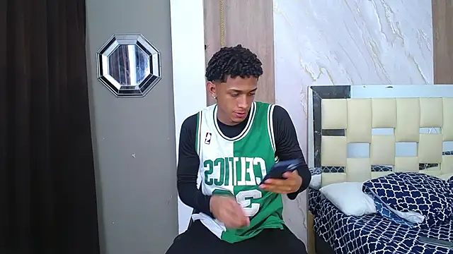 Snapshot of dominic_smith_ chatting on November 11, 2025, 12:32 am dominic smith online show from November 11, 2025, 12:32 am