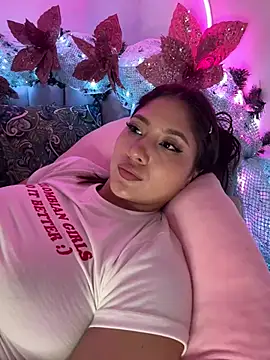 Snapshot of Tsuki-moon chatting on December 13, 2024, 3:49 am Tsuki-moon online show from December 13, 2024, 3:49 am