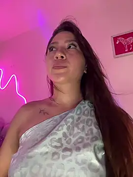 Snapshot of Tsuki-moon chatting on February 6, 2025, 12:11 am Tsuki-moon online show from February 6, 2025, 12:11 am