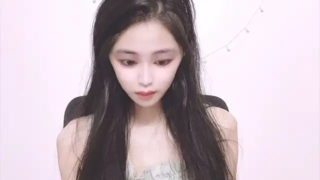 Snapshot of ---MIA--- chatting on September 29, 2025, 2:44 pm ---MIA--- online show from September 29, 2025, 2:44 pm