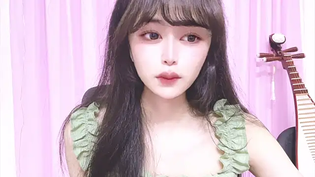 Snapshot of ---MIA--- chatting on October 12, 2025, 2:05 pm ---MIA--- online show from October 12, 2025, 2:05 pm