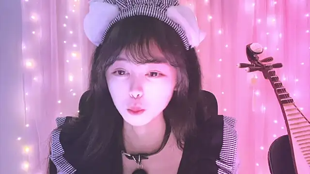 Snapshot of ---MIA--- chatting on October 19, 2025, 2:07 pm ---MIA--- online show from October 19, 2025, 2:07 pm