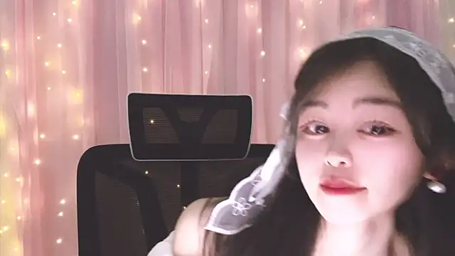 Snapshot of ---MIA--- chatting on November 22, 2025, 2:16 pm ---MIA--- online show from November 22, 2025, 2:16 pm