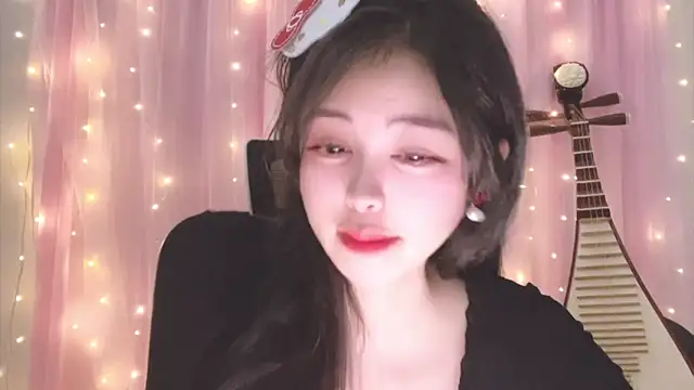 Snapshot of ---MIA--- chatting on November 28, 2025, 2:42 pm ---MIA--- online show from November 28, 2025, 2:42 pm