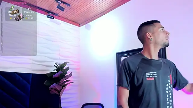 DrakeNeumann online show from December 15, 2025, 3:33 am