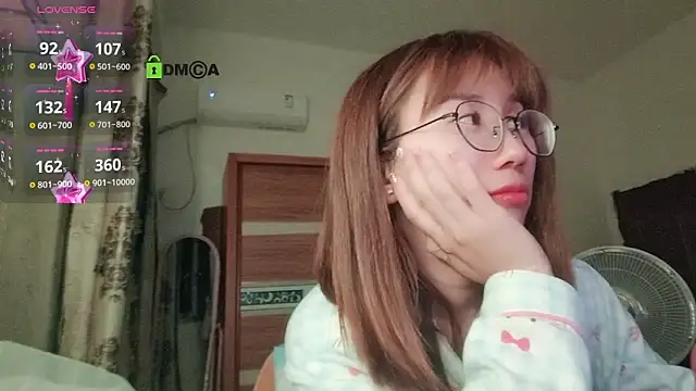 Lili 666 online show from February 11, 2026, 6:24 pm