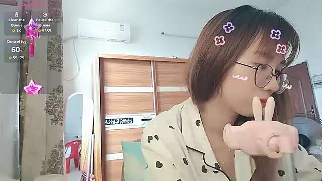 Lili 666 online show from June 3, 2026, 2:47 am