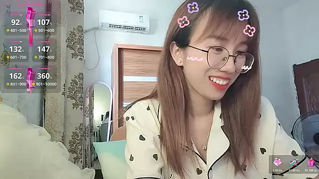 Lili 666 online show from June 5, 2026, 8:09 am