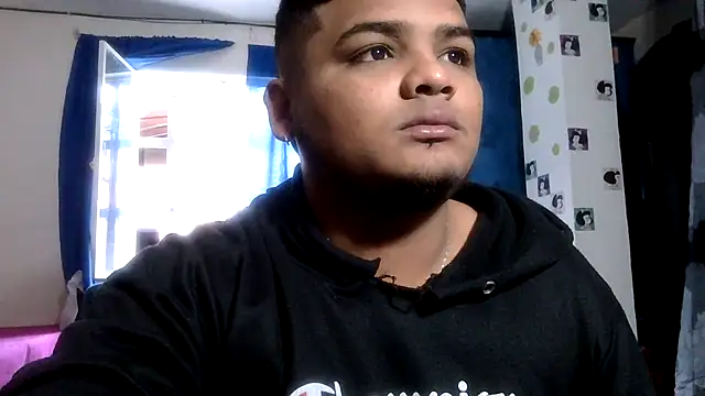Snapshot of Boycuriousxxx chatting on July 15, 2026, 12:10 pm Boycuriousxxx online show from July 15, 2026, 12:10 pm