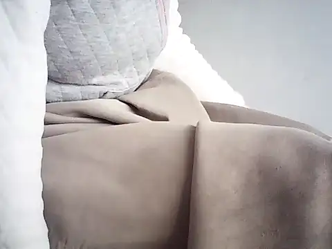 Snapshot of nolame18xxx chatting on February 3, 2026, 8:08 am nolame18xxx online show from February 3, 2026, 8:08 am