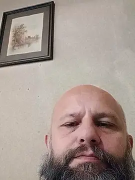 Snapshot of AlexandruCsaba chatting on October 29, 2025, 9:33 am AlexandruCsaba online show from October 29, 2025, 9:33 am