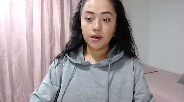 jjulietha95 online show from February 14, 2025, 11:53 pm