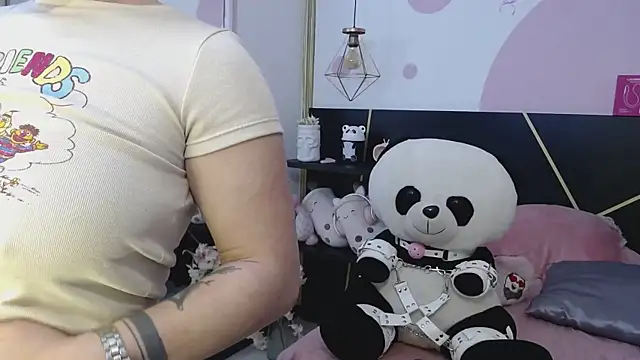 Snapshot of DanniAbbey chatting on October 25, 2025, 11:51 am DanniAbbey online show from October 25, 2025, 11:51 am