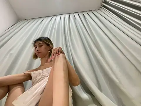 cave18hot online show from February 24, 2025, 2:15 pm