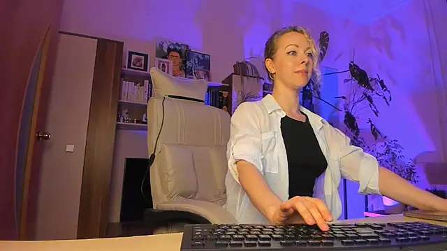 LylithSkye online show from April 3, 2026, 3:43 pm