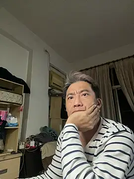 Snapshot of YuHsuant chatting on January 30, 2025, 3:40 pm YuHsuant online show from January 30, 2025, 3:40 pm