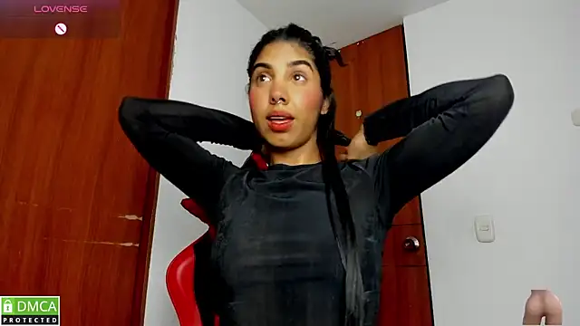 jasmine bunny  online show from April 4, 2026, 9:56 pm