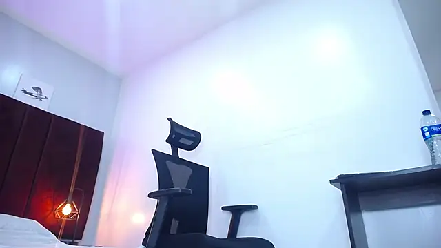 Anthonelaa   online show from January 23, 2025, 8:24 pm