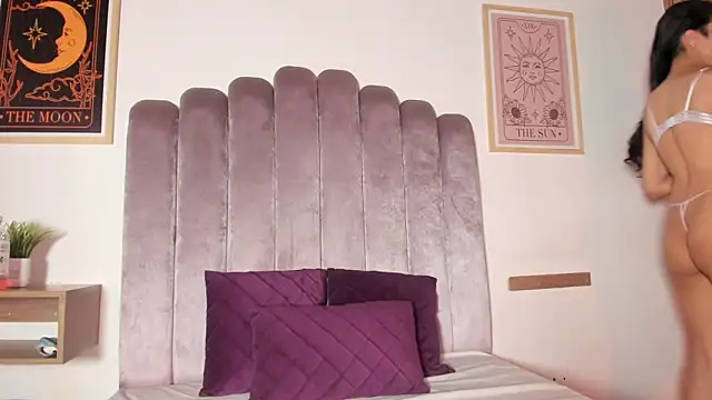 sky caroline online show from February 20, 2026, 9:04 pm