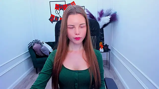 Snapshot of MileyWings chatting on October 26, 2025, 12:33 pm MileyWings online show from October 26, 2025, 12:33 pm