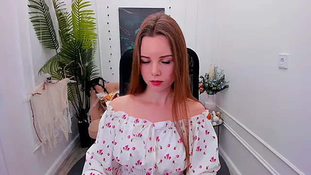 Snapshot of MileyWings chatting on November 2, 2025, 4:37 am MileyWings online show from November 2, 2025, 4:37 am