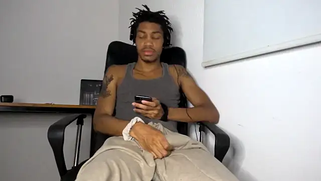 Skinnyblackman online show from May 17, 2026, 6:44 am