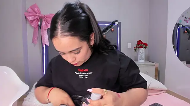 emma lye online show from December 14, 2025, 9:14 am