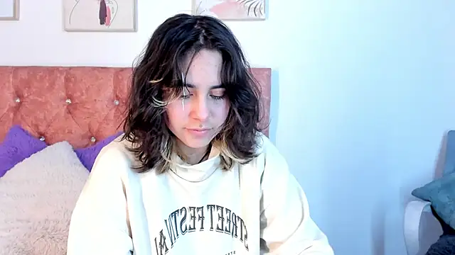 Snapshot of riley_colors chatting on March 12, 2025, 10:07 pm riley colors online show from March 12, 2025, 10:07 pm