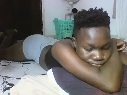 Snapshot of sexyqueen02 chatting on February 20, 2025, 1:36 am sexyqueen02 online show from February 20, 2025, 1:36 am