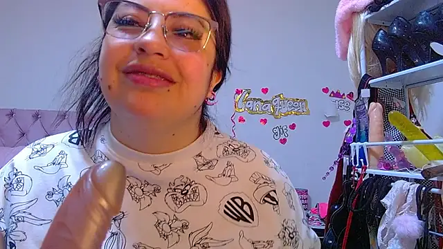 lanaqueen699 online show from June 3, 2026, 12:19 pm