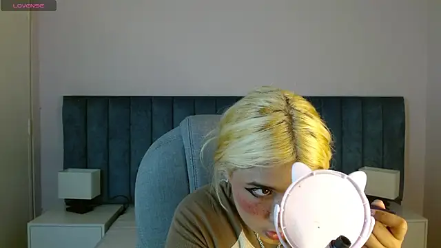 april bunnyy online show from March 4, 2025, 6:29 pm